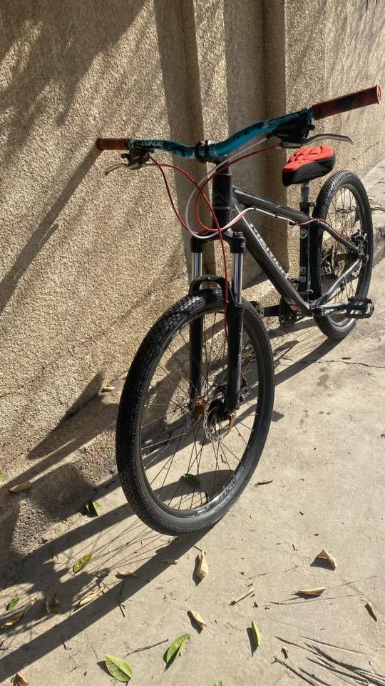 السلام عليكم اخوان 💎
للبيع 💎
دراجه استعراض فول💎 
حجم الدراجه ٢٦
كير 8 شغال 
دسكات 💎
استيرن ٩٠ موشم 💎
لون اسود مرغوب السعر 170 وبي مجال 💎
مكان موصل حي النور 💎


**إذا كنت صاحب هذا الإعلان وتريد حذفه لأي سبب، رجاءا أرسل رسالة إلى الدعم الفني**