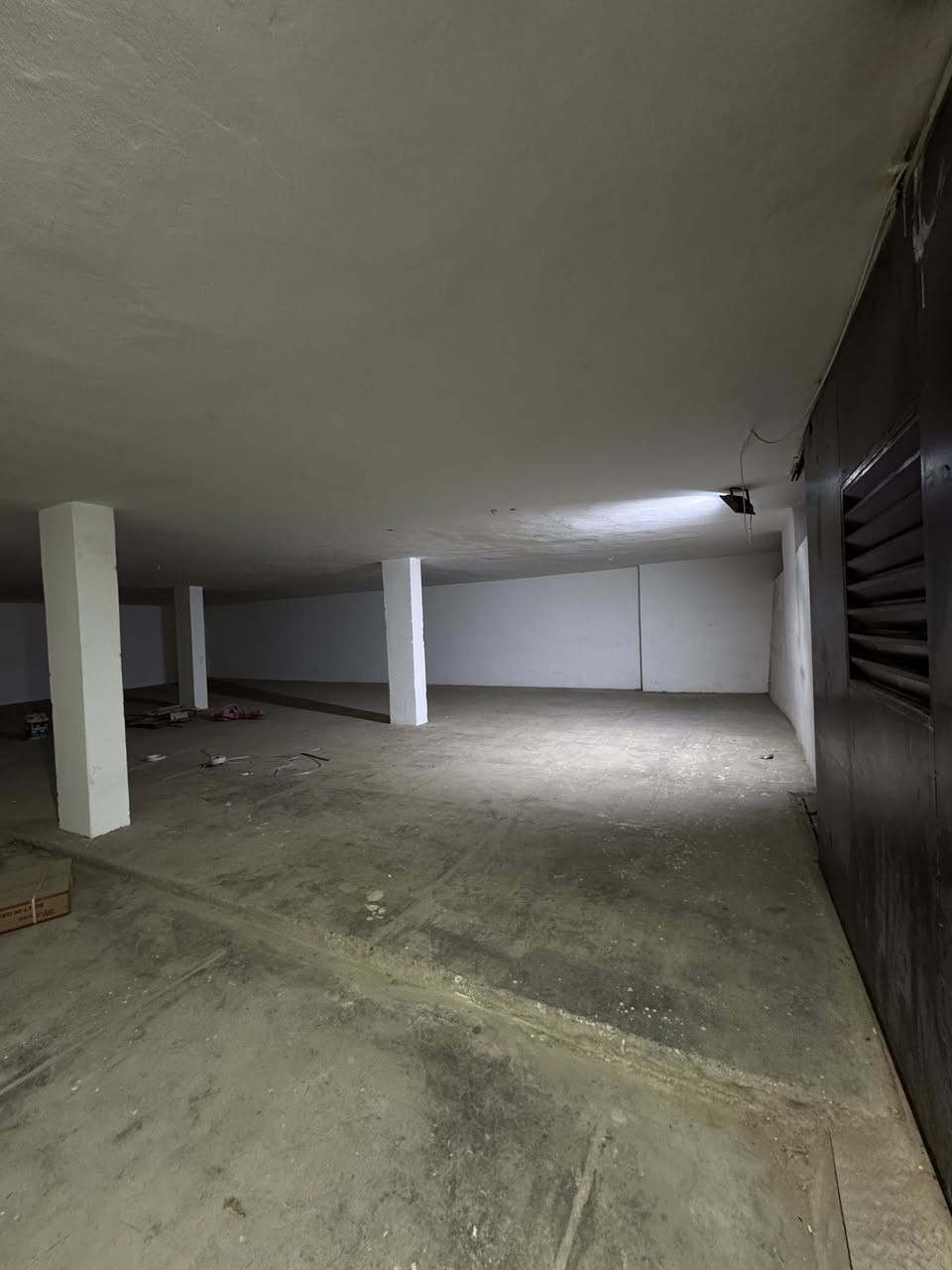 🔴بيت للايجار شركات في الكرادة🔴
📍الموقع : كرادة خارج مقابيل اسواق الوردة
🔷يحتوي على مخزن سرداب مساحة 275🔷
🔷 مساحة البيت 150 متر 🔷
🔷طابقين + مخزن سرداب + مخزن في الطابق الثالث 🔷
🔷يحتوي على صالة وغرفتين ومطبخ معزول وحمام عدد 2 🔷
🔹يصلح ايجار : شركات🔹
————————— 
🏢 شركة المستقبل للاستثمار والتسويق العقاري 
🔺نستقبل كافة عروضكم وطلباتكم 
🔺للاستفسار : 
***********
