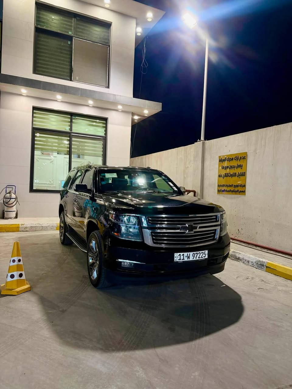 للبيع تاهو ٢٠١٦ فئة LTZ فووووووول
خليجي شركة المنصور كفالة عامة مغلفه PPF
محرك كير تبريد حجر بيئة صدر كله كفالة 
رقم بغداد الجديد 
حجم المحرك : V8 5.3  
ماشية 80 السيارة عل ايد وحده 
فتحة 
دفع رباعي 4*4
بصمه + تشغيل عن بعد 
٧ راكب 
٣ قطع تبريد 
رادارات 
قاصة
ثلاجة 
بدنه كهرباء 
نظام تنبيه السائق هزاز
كشن السائق ذاكرة خزن
كشنات جلد قرميدي
جميع كشنات كهرباء 
كشنات تدفئة وتبريد 
ستيرن كهرباء 
مري شفط 
ستيرن تدفئة 
نظام الصوت خرافي 
جنطة كهرباء 
نظام الخرائط (GPS).
المصابيح الأمامية LED. 
مانع انزلاق 
شاشة كبيرة   
حساسات امامي وخلفي 
ويل كب نيكل حجم ٢٠
مرآة عاكسة للضوء  
نظام كروس تحديد السرعة
حساس ظغط الاطارات
فول تحكم استيرن 
تخم تاير + باتري جديد والسبير المقدس منازل 
السيارة جديدة جدا وبدون أي نقص ادامة كاملة 
_____________________
العنوان : بغداد /الكرخ   
السعر :  ٣٥٠ $  وبيه مجال 
رقم الهاتف : *********** /***********
