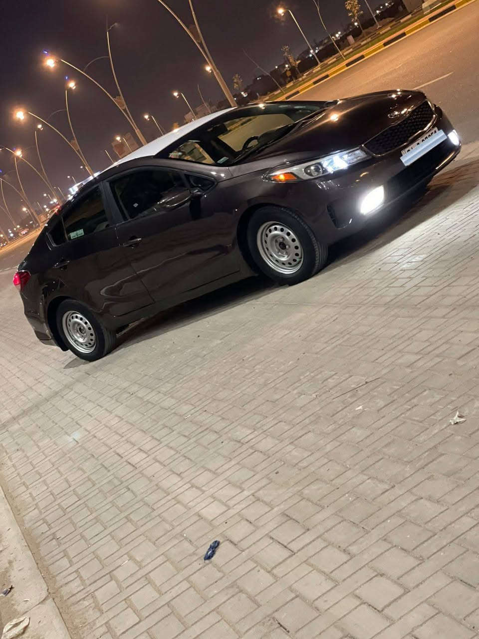 سلام عليكم
كيا فورتي موديل 2017 

أدوات أدوات كصه جنطه 

بانزين 

المواصفات 

تحكم ستيرن 

كروز سرعه 

شاشه 

كأمره شغاله 

كشنات جلد 

تتفه تبريد كشنات 

تبريد ثلج 

حداده جديده 

تخم تاير جديد 

منضمة زنون سكن + لايت عالي ناصي 

ارقام وسنويه ع رقم شاصي 

الساره جديده 

المكان البصره ***********
