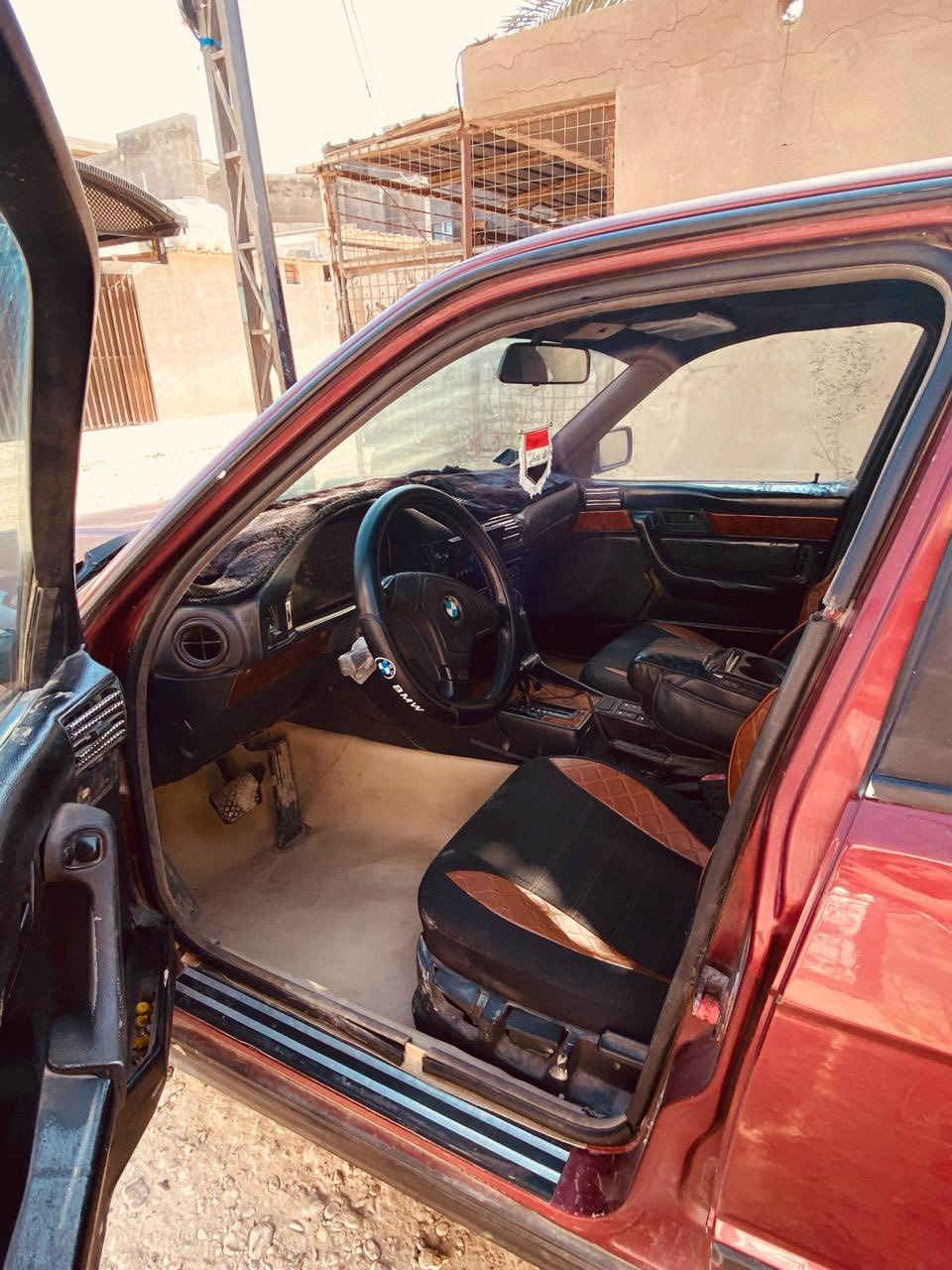 السلام عليكم 
BMW 525 
موديل 1990 مسكر 
باسمي تحويل شوكت متريد 
السيارة جاهزة من كلشي ✅
تدفه وتبريد ثلج ❄️ قطعتين
جام أربعه كهرباء ✔️
فتحه سقف✨
السياره ما ناقصه كلشي بس تصعد وتمشي 
وهاا اني مصوره بدون غسل وره الغسل تخبل والله وبالعافيه عل ياخذه 

مكان السياره بغداد ابو غريب  
السعر اتصل وادلل 
***********
موجود واتساب 
ربي يوفق الجميع
