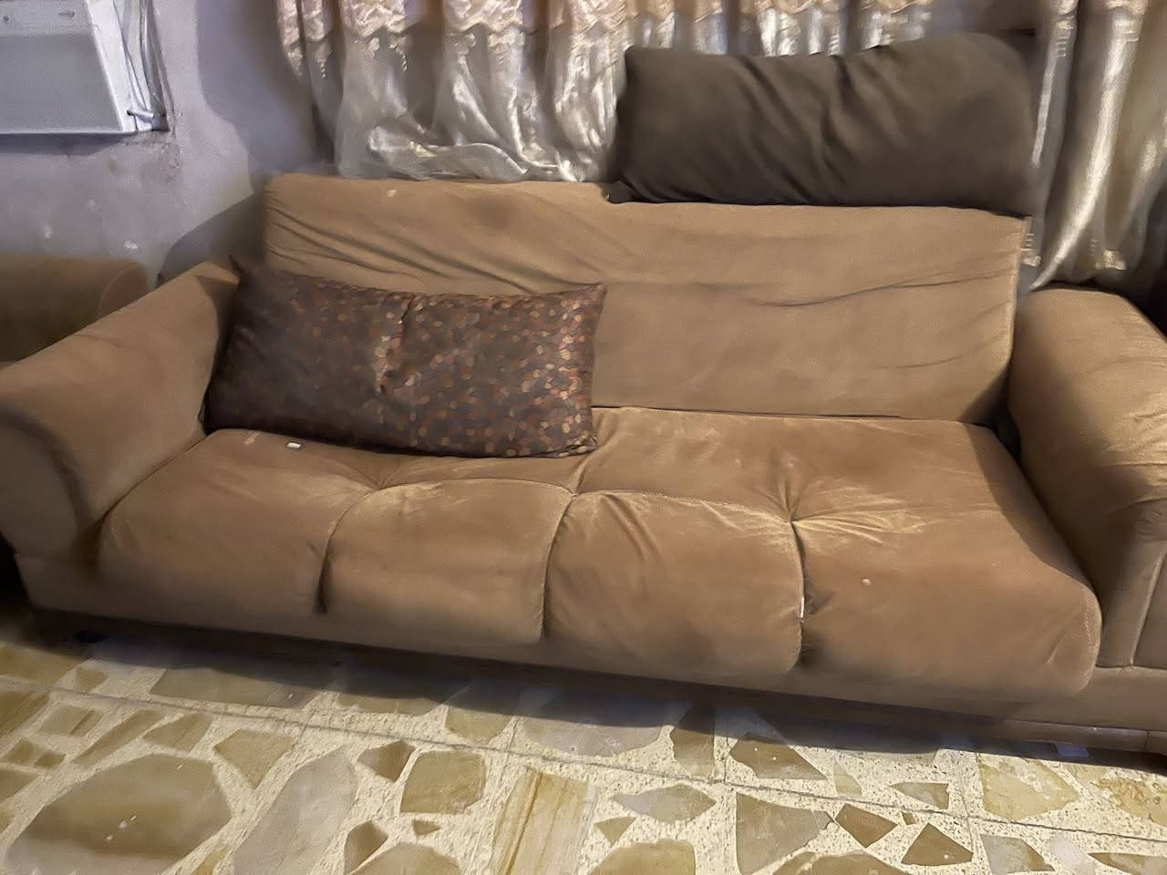 سلام ععلايكم اغراض مستخدمه غرفت نوم  زادن تخم ينكلب جربايه نضيفات 4وزادن كاونتر خشب  الكاونتر ب500وبيه مجال ولغرفه كامله ماعده الصوميه ولتخم جوزي ب300وبي مجال بصيط ولغرفه نوم ب30وبيه مجال انتباه اكو مواصفات بيهن ماذكرتهن عد التصال اذكرهن التواصل واتساب فقط ***********وماسنجر ومتواجد 24ساعه
