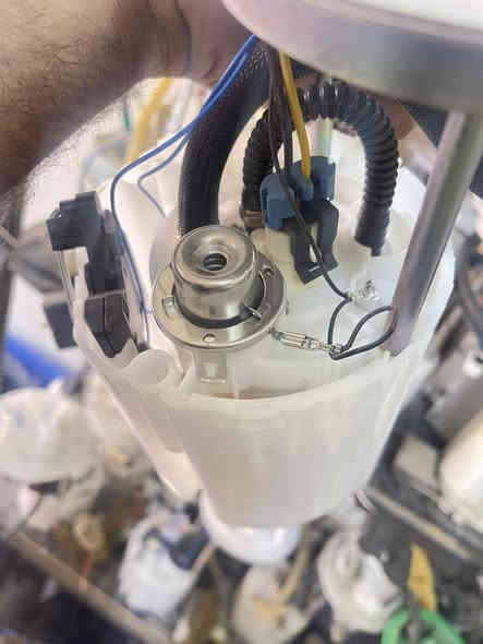 السلام عليكم متوفر قاعده فيت بم 
شوفرليت سوبر بان 1500
 و جمسي يوكن 1500 
 كاديلاك سكاليد EXT 
موديل 2009-2014 
قطعه اصلي من شركة امريكي 
نظافة 100% 
عنواني واسط كوت توصيل متوفر سعر القطعه ٧٥ الف 
***********-***********
