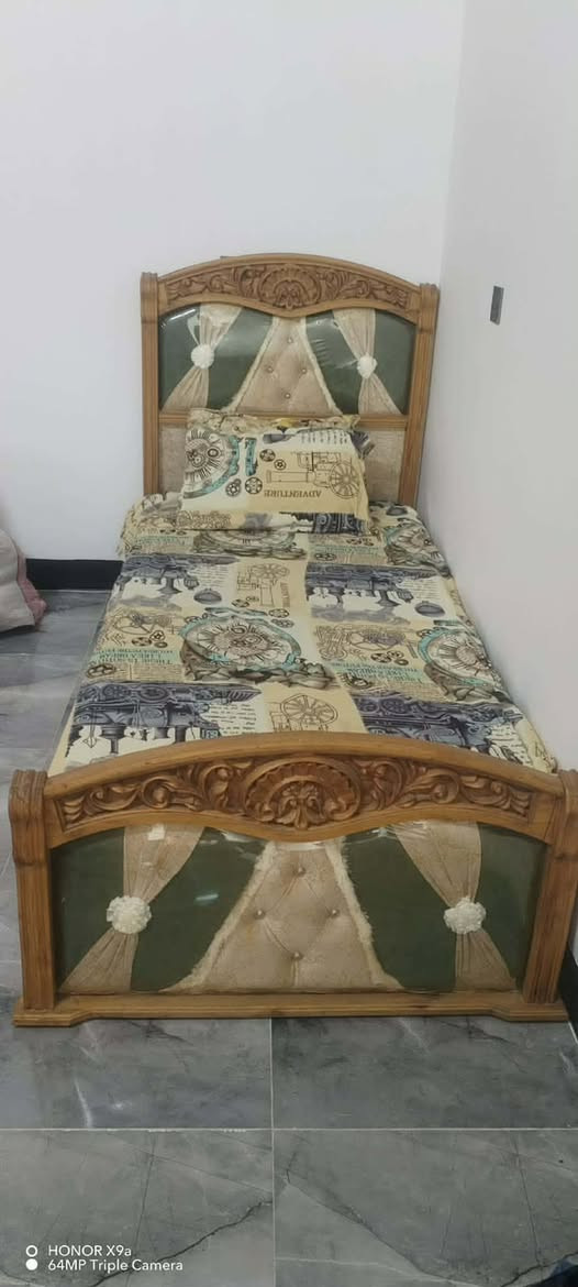 تخوته عداد ثنين حيل نضيفات خشب زان فصال سعر واحد 115بيهم مجال بسيط مكان تخوته حي سماح ***********
