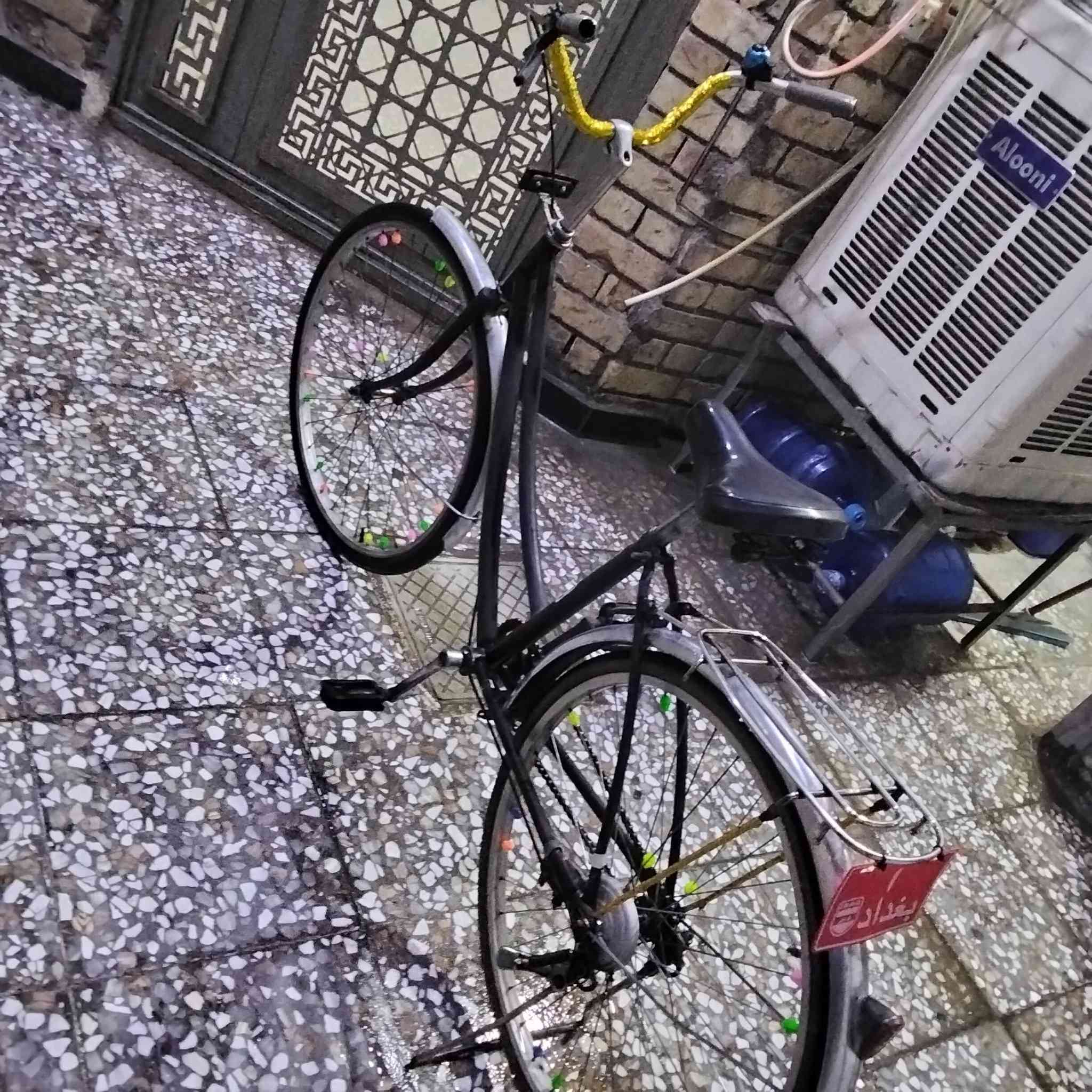 السلام عليكم بايسكل بناتي للبيع حجم 27 نظيف مابي أي نقص السعر 80 وبي مجال العنوان بغداد حي الجهاد الرقم ***********
