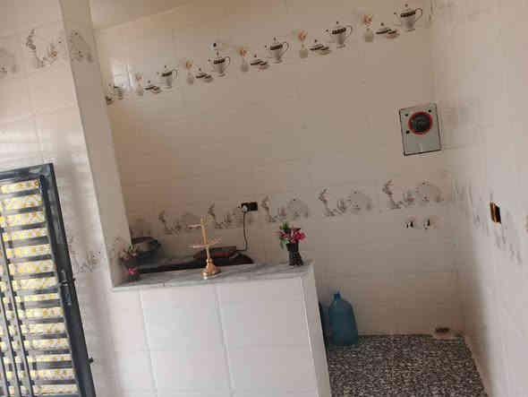 سلام عليكم دار للبيع بل مدثره قرب جامع الامام علي مجاري كهرباء مساحه 200سعر 50ابي مجال نقص غرفه ودوانيه بنيان حديث رقم نتصال***********
