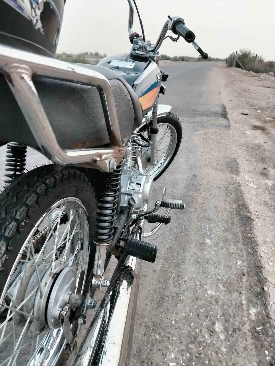 السلام عليكم ورحمة الله وبركاته 
دراجه نامه تعمير 25كله
شاصي تايكر موديل 22
دراجه خير من الله محرك ناعم سرعه خرافية وحلوه
أوراق سكنر تصير رقم بس تكلف   محرك ما مفتوح ولا برغي 
السعر 650 وبيها مجال للشراي مو يتعبني
‏ *********** ‏
مكاني ديوانيه متواجد عل فيس واذا تريد اتصل واستفسر
