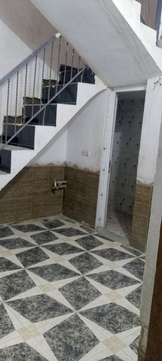 دار للبيع المساحه 100 متر الوجهيه 5 والنزال 20 القادسيه
قطعه 500 السعر 68 مليون وبي مجال
***********
***********
