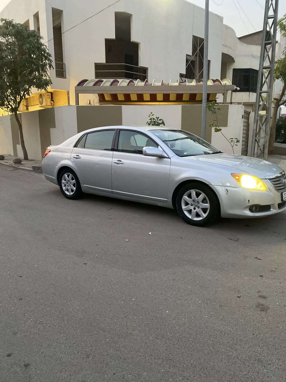 السلام عليكم
تيوتا اڤلون للبيع
موديل 2009
وارد امريكي 
حادثها بأمريكا جاملغ خلفي
وبالعراق البنيد مصبوغ اثر جراد 
السونرموجود كلشي موضح بي 
وبيها كم قطعه بارد 
بس السياره عضمتها كلش حلوه 
تخم مجول وبلك اصلي جديد شادلها
منضومة زنون اصلي
صدر امامي خلفي جديد
السياره جاهزه 
المكينه ممفتوحه ع البلاد
والكير كذالك ممفتوح 
السياره بآسمي عنواني بغداد شارع فلسطين 
عارضها ب125$ 
***********
اسف ع الاطاله.
