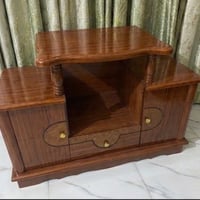 📣 إعلان بيع: ميز خشب ماليزي راقي ونظيف جداً 📣 للبيع ميز خشاب ماليزي مم...