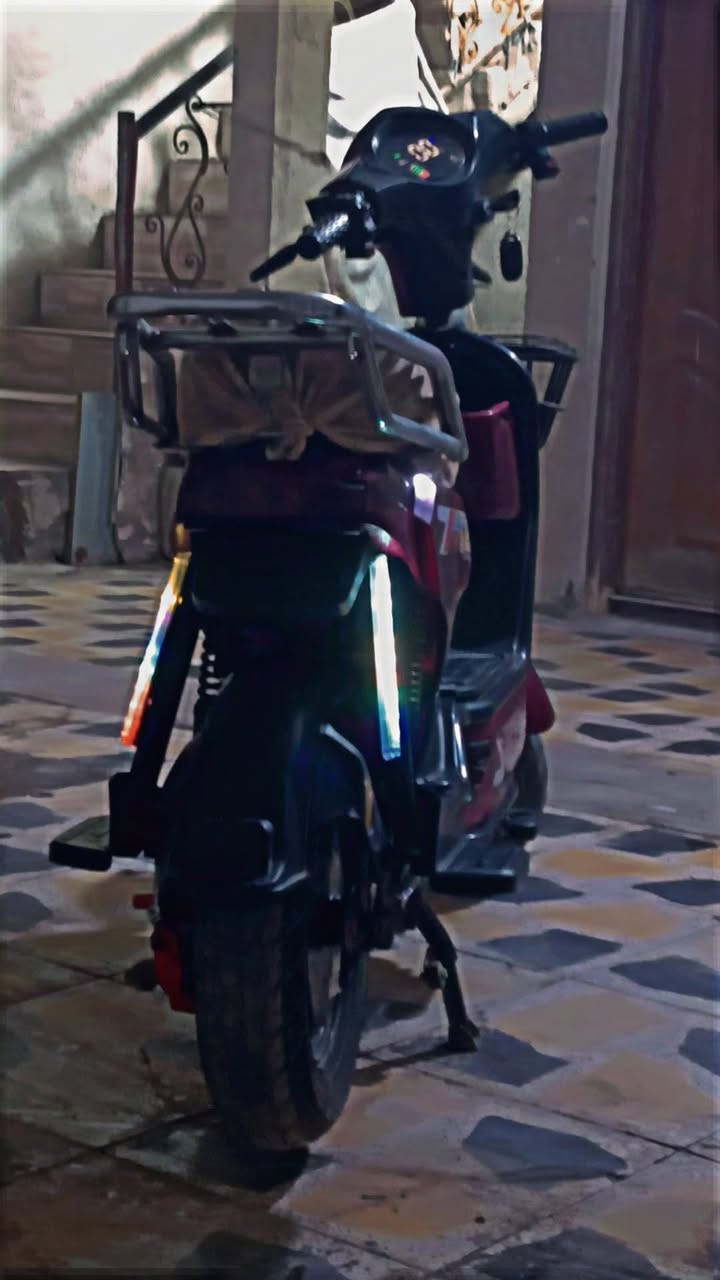 دراجه شحن V9 شركه ريان 2024
دراجه نضيفه وبطاريات جدد توهن مشدودات بس لعداد سرعه طافي وولباقي كله شغال
ملف 1500
بطاريات 6 /32
سرعه 99 حقيقي
سعر 400 وبيها مجال قليل الي مو شراي لا يجي
*********** البصره ابي خصيب
