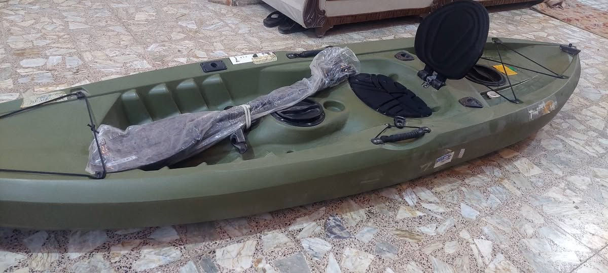 زورق كاياك أمريكي غير مستعمل طول٣م عرض٨٠سم للبيع للإستفسار الاتصال ب***********
