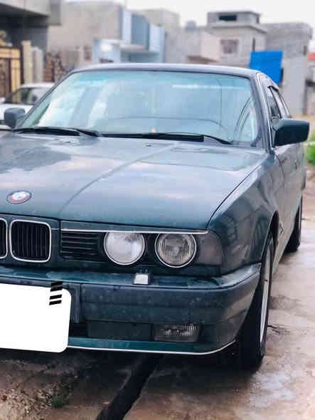 بي ام حجم 525
فول بس كير عادي 
محرك كبس ديجيتال 
محرك مال كصه شرط ممفتوح 
كير شرط 
تدفئه و تبريد 
وايرمنيه كلها شغاله و شرط شركه 
موديل 1991 
رقم نينوى دولي 
كاربون بانزين 
صبغ قطعتين بيها تقحيل 
حداديه جديده 
طخم تاير صار سبوع من شاده 
باتري جديد
بسمي اني الشرعي 
السعر 62 وبي مجال 
***********
