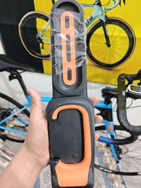 متوفر ستاند تعليك في الجدار  سعره10  متوفر توصيل جميع المحافظات 5 0777...