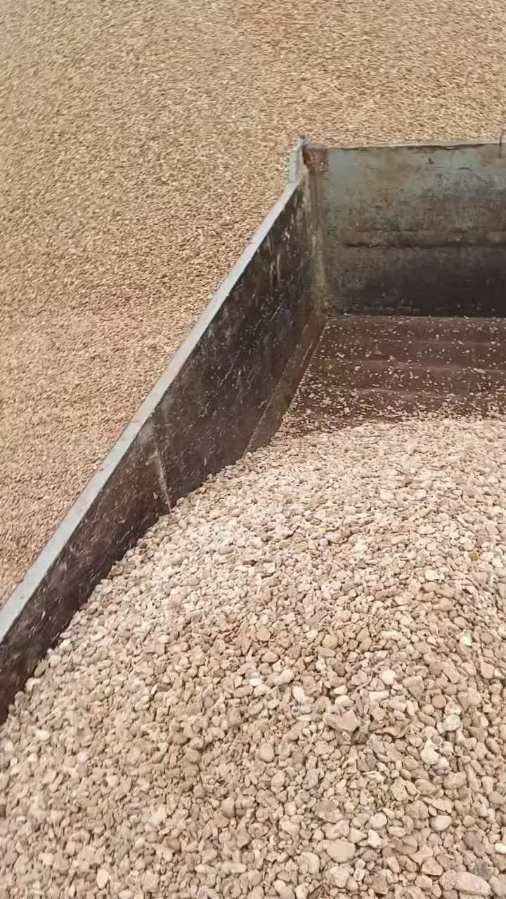 سلام عليكم حجر درجه اولى
رمل  وحصو 
جص الرمادي درجه اولى
جلمود
بسعار مناسبه 

و‭٠٧٧٤ ٨١٠ ٩٨٤٢‬
