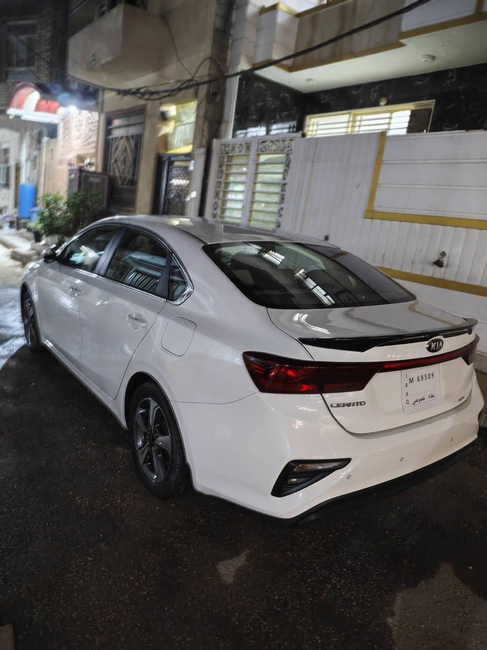 للبيع كيا سيراتو 2021 
مكفوله كفاله عامه 
كلش نضيفه السياره وشرط الفحص 
كامل مواصفات 1/1 
سعر 150 بيهه مجال قليل

مكاني كربلاء 
رقمي ***********
