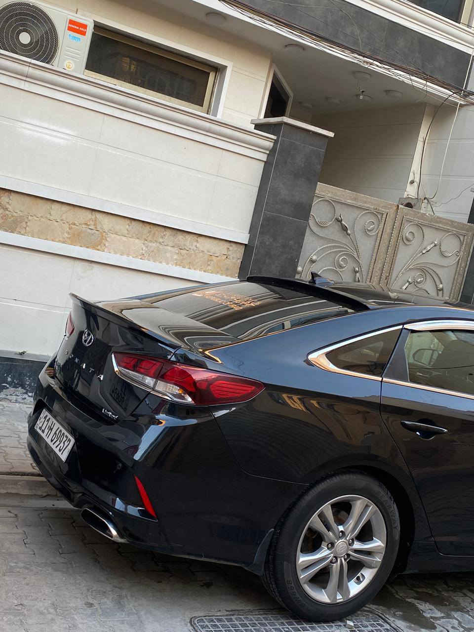 سلام عليكم 
سوناتا مديل 2018 رقم بغداد نكليزي 
ماشيه 135 الف 
بيها صبغ بنيد وجاملغ خلفي نصه  وباب خلفي ملاون 
سعر 130$ نص فول 
عنوان بغداد بلديات رقم الهاتف ***********
