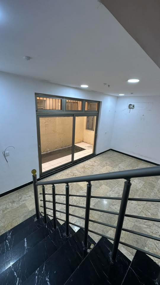 مجمع الزيتون ( تك ايستا )
موقع مميز ( الواجهه حديقة عامة و قريب جدا من الشارع الرئيسي )
واجهة البيت شرقية المرغوبة
المساحة ٢٥٠ متر
ثلاثة غرف نوم و مطبخ و صالة خطار و غرفة معيشة و ٤ حمامات 
علما التحويل مباشر في مركز مبيعات الشركة
البيع كاش فقط
لمزيد من التفاصيل و السعر التواصل مع صاحب العقار على ارقام الواتساب حصراً 

***********
***********
