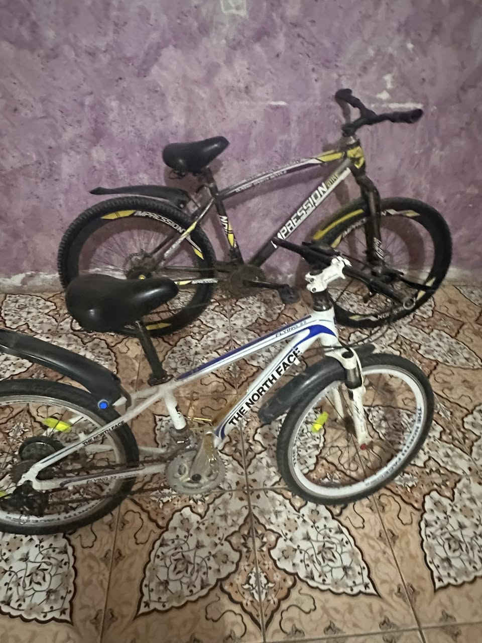 بايسكلين جديدات استعمال قليل  السعر ثنينهم ١٢٥ الف


**إذا كنت صاحب هذا الإعلان وتريد حذفه لأي سبب، رجاءا أرسل رسالة إلى الدعم الفني**