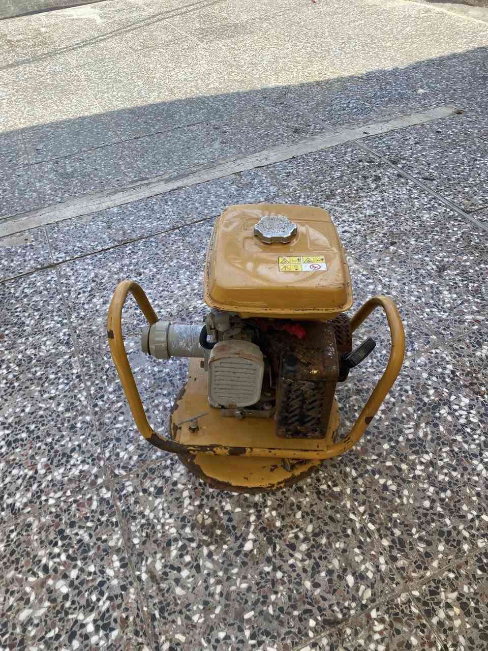 فابريتر للبيع شغال استخدام قليل السعر 125الف بغداد المشتل ***********
