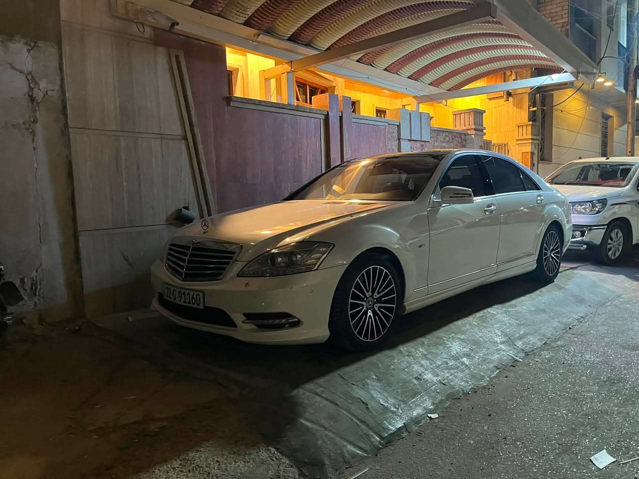 S500
موديل 2012 
فول مواصفات خليجي كلين تايتل 
مكاني صليخ. 
***********
السعر 275
