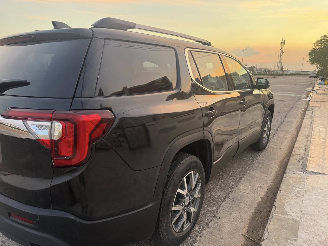 جي ام سي اكاديا 2023 SLT
(جميع الايرباكات سليمه) 
رقم بغداد الجديد ب اسمي 
فول مواصفات عدا الفتحة  
الحادث
باب الصندوق مبدل وجاملغ امامي جهة السايق مبدل +( صبغ بنيد  و جاملغ خلفي ايمن) 
يعني اربع قطع بيها اثنين تبديل واثنين صبغ
 بدون دواخل (شواصي ولغود مكفوله وجميع الايرباكات سليمه  )
المواصفات 
‏‎٧ راكب - ٣ قطع تبريد - داخل اسود 
كشنات جلد - تشغيل عن بعد
نقاط عمياء - رادارات امامي خلفي جانبي - 
صندوق كهرباء ( ويفتح بالرجل ايضا ) - سستم صوت (bose) - داتا شو - تدفئة كشنات - كشنات كهرباء
‏‎تحديد مسار - حساسات امامي وخلفي - اوتو ستوب - توقف ذاتي عند الاقتراب من السيارات - قفل تلقائي - مراية تعتيم ذاتي + اشاير  - سايد بريك بصمة - فول تحكمات ستيرن - اضاءة العالي اوتو - منظومة زنون بلادي -اربع وضعيات قياده    
‏‎وبعد بيها هواااي مواصفات 

محرك ٢٠٠٠ توربو (اقتصادي وسريع)
ماشية 11 الف ميل بعدها السيارة جديده ومماشيه 
السعر : (210) وبيها مجال بسيط
‏‎السيارة جديدة بمعنى الكلمة وبالواقع بعد احلى وجاهزة 
بدون اي نقص وكل التفاصيل مذكورة بالكامل 
اي استفسار هذا رقمي 
***********
