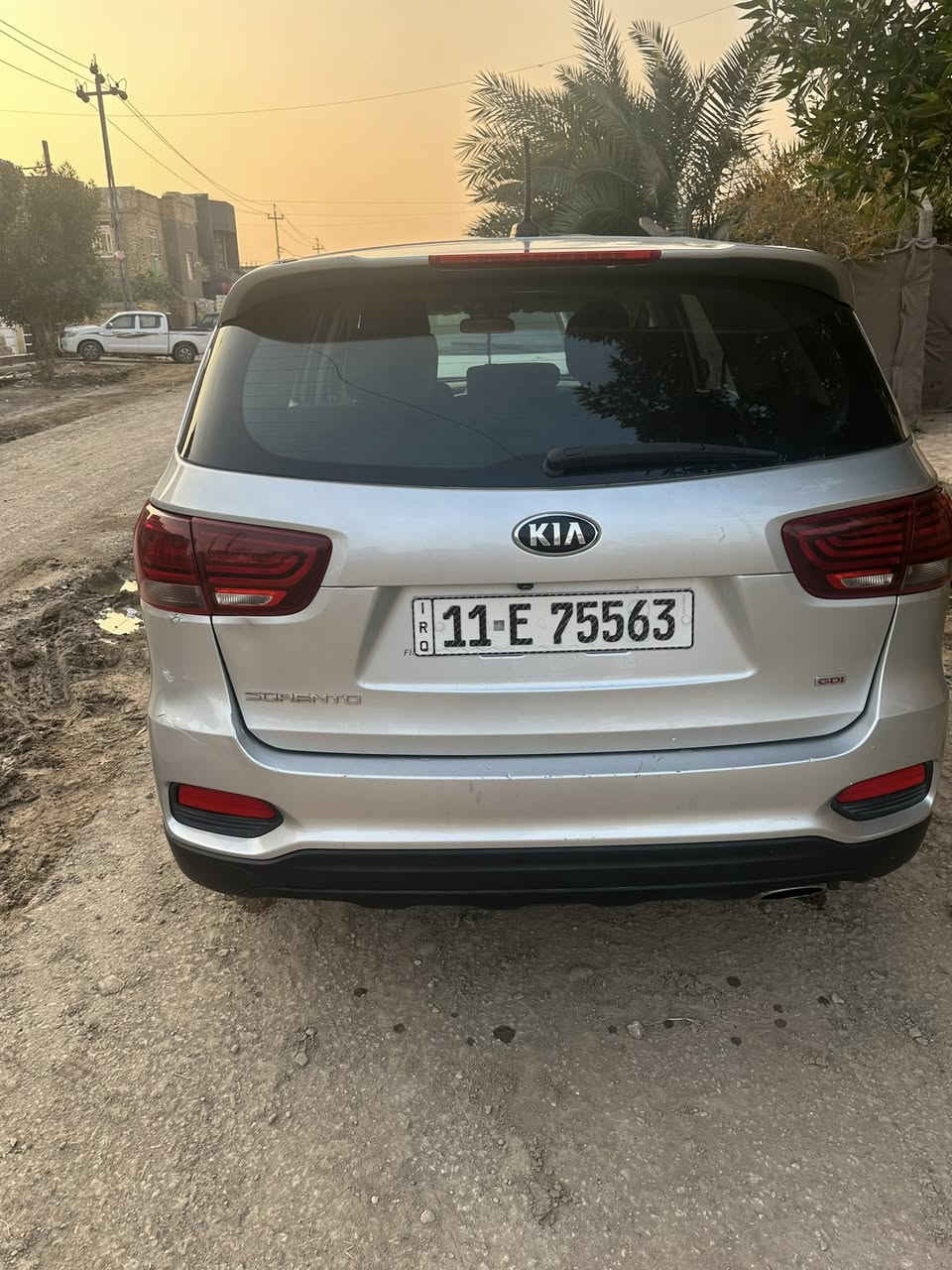 السلام عليكم ورحمة الله وبركاته  عندي سورينتو 2020رقم بغداد باسمي صار اربع سنوات محرك 2400 مكفول كير مكفول حداديه فول تخم تاير كوري وارد أمريكي ضربتها من الأمام بنيد وجاملغ أيمن وأيسر سعرها 185 وبيها مجال ترهم بيع وترهم مراوس حسب القناعه
للاتصال *********** واني حاضر للطيبين
