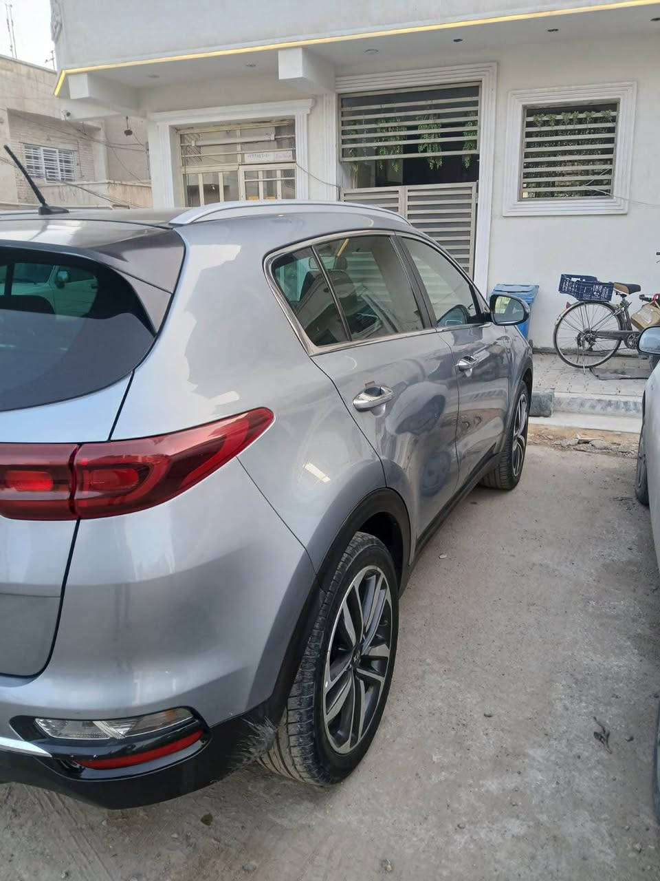 سبورتج موديل ٢٠٢٠ للبيع
رقم اربيل
بانوراما مري شفط تبريد قطعتين السياره مكفوله من الصبغ بيه بارد بل جاملغ الخلفي عل كد شبر بيه ملاحظات بسيطه 
مكان السياره بغداد الاعظميه
السعر ١٨٨ وبيه مجال
*********** بغداد, العراق
