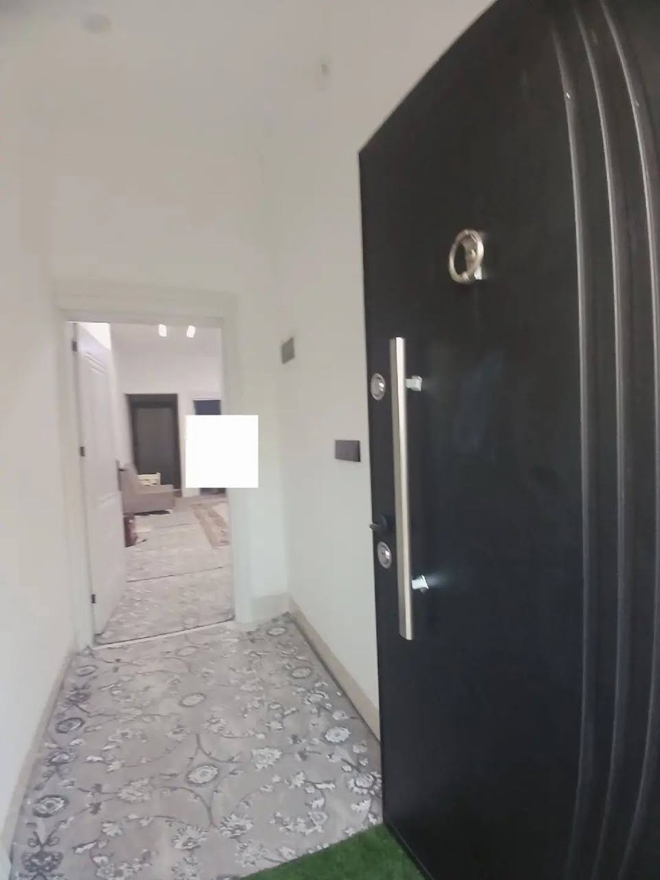 دار للبيع ١٦٠ متر (رقم)عنوان حريه خلف جامع سيد مرسلين البيت يتكون من كراج سياره استقبال و مطبخ و هول و غرفتين نوم وصحيات و درج داخلي +بيتونه مواصفات البيت   مغربي + دكت مركزي هاتف *********** / ***********
