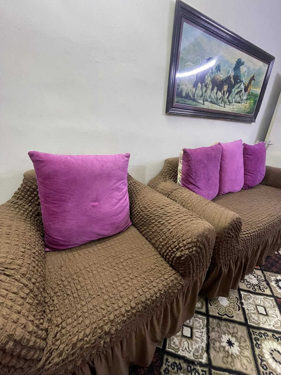 تخم ١٠ مقاعد مع تلبيسة 
لون تخم مورد وتركوازي 
مورد 
نفس لون الكوشات  المقاعد نفس الكوشات 

سعر تخم وتلبيسة  ٣٥٠ تاخذين تخم وتلبيسة سوا 
مابي اي عيب ولا نازل ولا متحرك 

مأخذي مليون وربع بس عدهم تحويلة ودايبيعون


**إذا كنت صاحب هذا الإعلان وتريد حذفه لأي سبب، رجاءا أرسل رسالة إلى الدعم الفني**