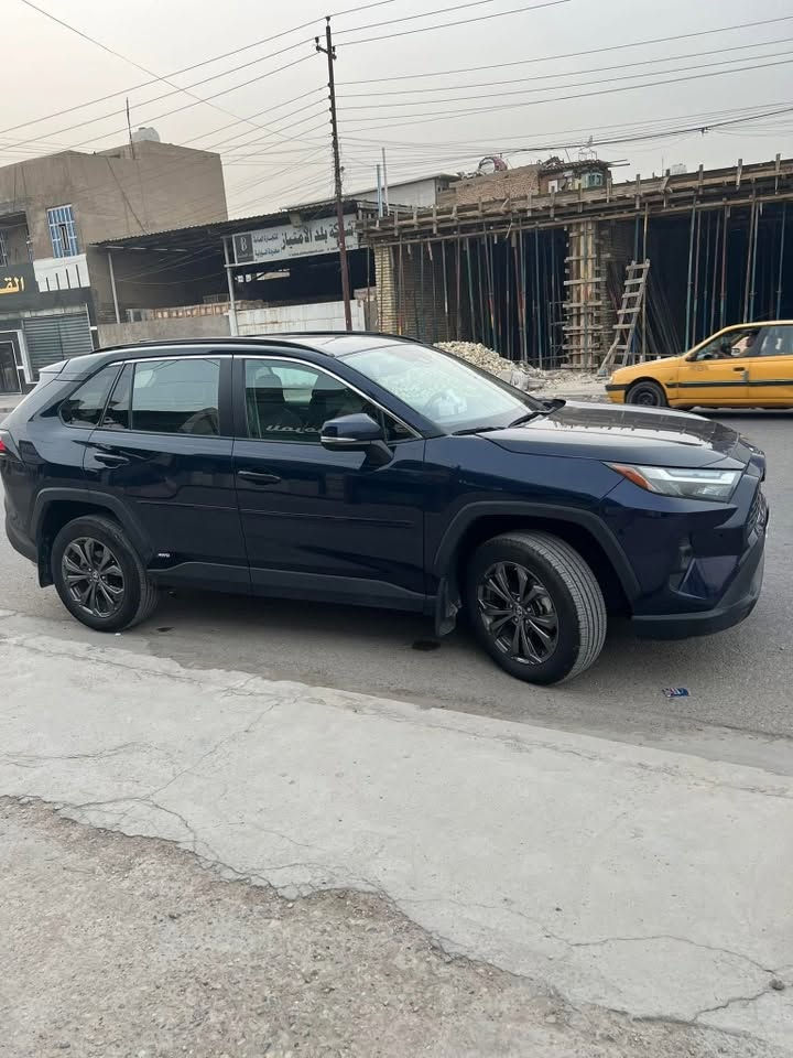 للبيع هايبرد Toyota rav4 2022 hybrid
مواصفات xle premium زيرو فول ((رقمي *********** مكاني البلديات ))) سيارة ماشية  16 الف ميل بطاريه ليثيوم 

ولا رسالة بالدشبول 

لا لغد ولا شاصي بيها صبغ شبر بحاملغ الأيمن والأيسر وطخه بسيطه بصندوق باقيه ع وضعها  …. رقم بغداد الدولي  

ملاحظة السياره عليها طبقة حماية ppfجاي وياها من أمريكا 

المواصفات :- 

بصمه تشغيل / سلايد روف //جنطه كهرباء / كشنات جلد

كشن خزن كهرباء  / لايت  زنون/اشاير بالمري /شاشه كبيرة تدعم كار بلي // كامرا تحكم ستيرن كامل /3انظمه قياده ( سبورت ، عادي ، ايكو ) /رادار امامي // رادار جانبي //هند بريك بصمه// واوتو هولد  //( توقف ذاتي ) /انطفاء ذاتي في الازدحام والتوقف  /نظام نقطه عمياء تحذير عند الاقترابBsm 

 // تبريد منفصل قطعتين  // شحن وايرليس // تايرات مشيلن اصلي // نظام حفاظ على المسار LTA //حساسات ضغط هواء // ويل كب كروم //ستيرن و مقاعد تدفئة// دفع رباعي / ي ف مود
