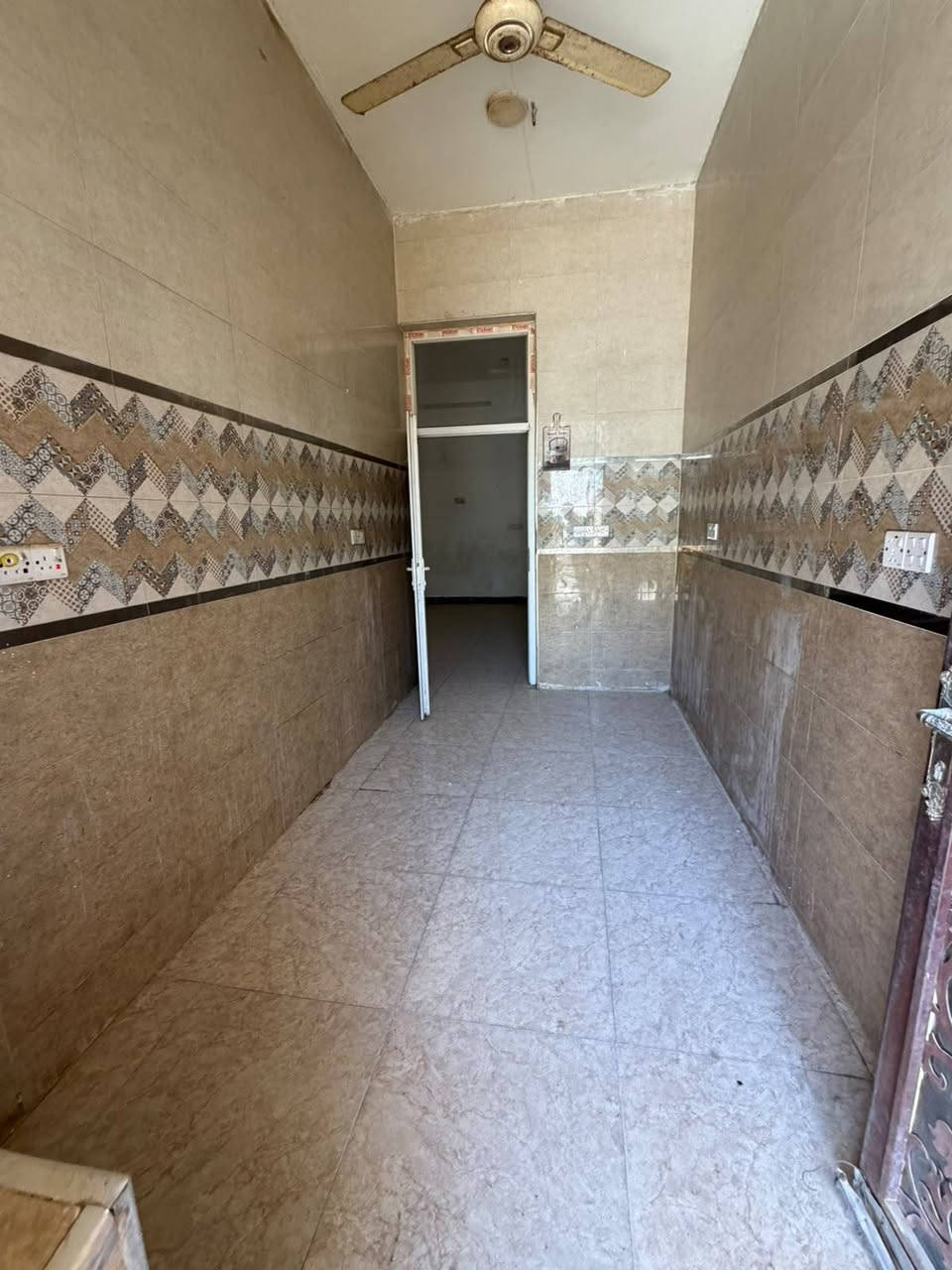 🏡 بيت للإيجار
📍 بعقوبة – الرحمة، شارع الصحفية 3 فرع
🔹 المساحة: 120 م²
🔹 عدد غرف النوم: غرفتان
🔹طابقين بناء حديث (2022)
🔹 مناسب للعوائل وسكن مريح
💰 الإيجار الشهري: 250 ألف دينار
📞 للاستفسار والتواصل:
***********
