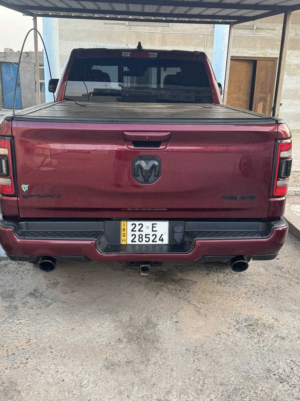 🚗 للبيع: رام RAM 1500 (Sport) - موديل 2022  نوعه سياره  كندي كفاله  ،
بيه  باب خلفي قليل  PDR 
المواصفات:
    • سياره مغلفه  نانو ppf بل كامل 
  •فولو  موصفات ماعدا تنته 
 • النوع: RAM 1500 فئة Sport الأصلية.
السياره 
• المحرك: HEMI 5.7L (غني عن التعريف بالقوة والأداء).
• اللون: ماروني (دم الغزال) مميز جداً ولامع.
• اللوحات: أربيل ..
• ⁠شاشه تسلا
‏رقم:***********
