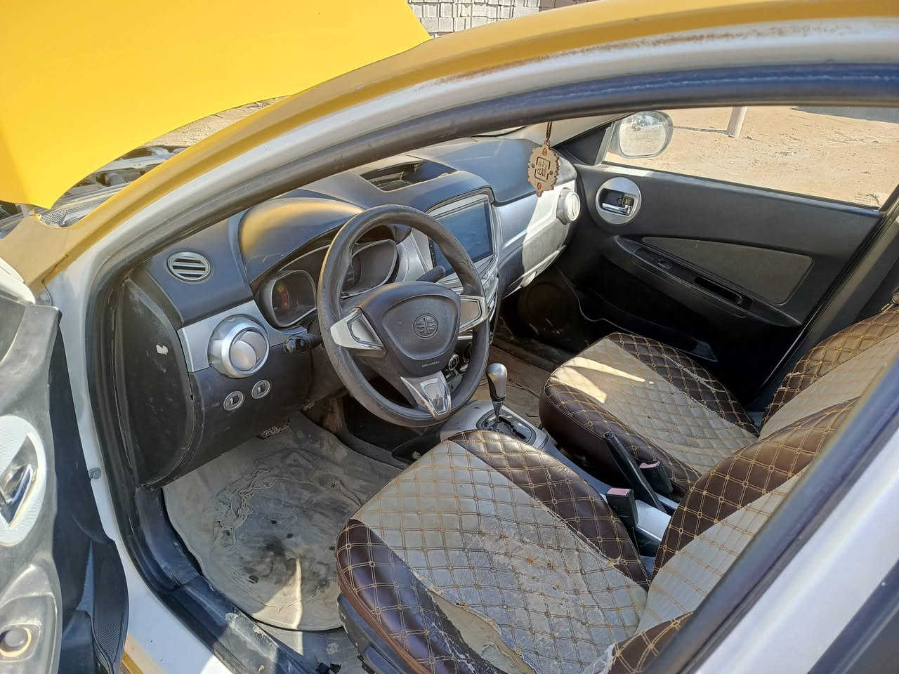 السلام عليكم
سياره للبيع فاو اولي موديل 2015
صدر خلفي امامي جديد تخم تاير جديد دوشمه جديده سنتر لوك محرك 1500 باتري جديد كهربائيات كله شغاله محرك كير كفاله تبريد تتفئه شغالت  والباقي مبين بل تصوير رقم  قادسيه     السعر 45 وبيها مجال 
  رقم الموبايل ‏‪***********‬‏
***********
