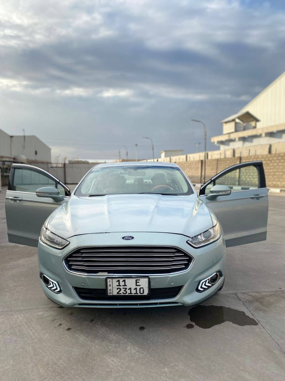 {بسم الله الرحمن الرحيم}
فورد فيوجن هايبرد se
2.0L 
موديل 2013
(معلايه 2022)
م.اي اشكال شرعي ما بيها (شرط التحويل)

مواصفات ...
لون مميز (ازرق سمائي)
فووول معروفه
داخل بيجي كلش نضيف
رادار 📹
تحكم سترين😎
ويل 18 
اشاير بالمري ⏩⏪
تبريد قطعتين 🥶🥶ثلج
مقاعد تدفئه 
مقاعد جلد بيجي 
شاشه كبيره S2
سستم صوت SONY
كامره خلفيه📸 
رمز دخول بالباب 🔢 
دبل سويج 🔑🔑
مواصفات هواي حلوه .....

الم ..
حادثها سرقه گير بامريكا 
بارد قطعتين باب السايق 
وجاملق عكس امامي
وكم رصعه اثر الحصو المتطاير 
مرجعات بارد ممبينات اصلا 

محرك وگير ومنضومه هايبرد 
كفاله عامه( بشرط )
بانزين( عادي )لا دوانز ولا قلت سحب 
ممشاها (270 الف) كم قابل للزياده

السياره بسمي رقم انگليزي 
وكامله من كلشي نقص برغي ما بيها
 صدر جديد تخم تاير جديد 
( السياره للجناي ) 
تراي وين ميعجبك 💪💪 
مكان السياره بغداد اليوسفيه 
السعر 115 $ وبيها مجال بسيط 

*********** واتساب
