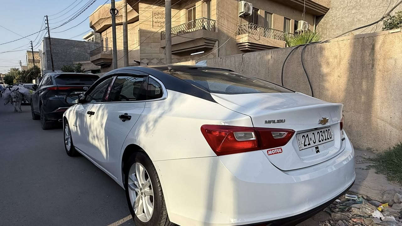 السلام عليكم 
ماليبو 2017مواصفات LT1  ابيض
ماشيه 73 مايل 
الضرر//  ضربه لحد البدنه واكفه الضربه
شواصي لغود مكفولة
راديترات غاز  تبريد ماء  كله جديد 
رقم جديد 
كير AT المرغوب
المواصفات LT1 
🔴 بصمه ابواب + جنطه
🔴 تشغيل عن بعد 
🛑محرك 1500 توربو
🔴مانع انزلاق
🛑لدات اماميه نهاري 
🛑 اوتو بريك 
🛑كشن كهربائي 
🛑تبريد مناخين منفصل SYNC
🛑تبريد قطعتين امامي خلفي 
🛑شاشه كبيره تدعم 📲Android Auto/car play
🛑خرائط Gps📌
🛑كامره خلفيه 📷
🛑كروز مثبت سرعه
🛑شاشة ضبط واعطال بل دشبول
🛑منافذ USP/ 12V /Tip C
🛑مانع انزلاق ⛔️
الحماوه ماكو تماماً 
السيارة كامله بدون نواقص
***********
سعر 103$
