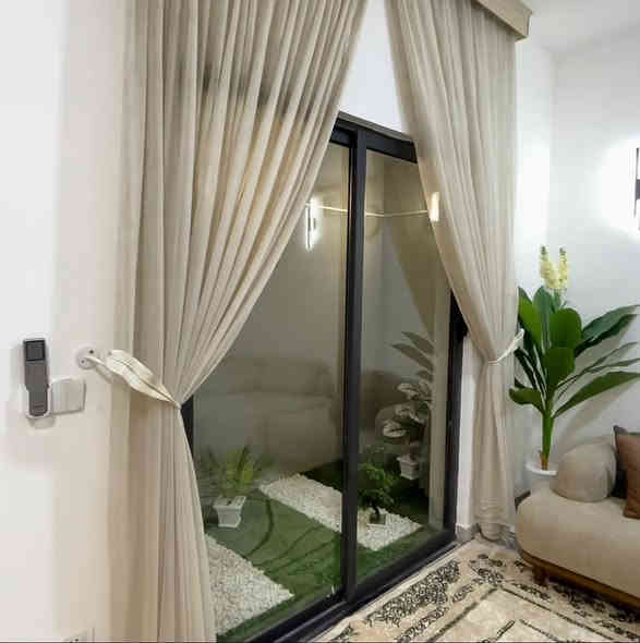 #مجمع_اللؤلؤة_السكني 📍 عرض مميز 

� فرصة ذهبية لامتلاك بيت في المربع الذهبي 🏡

بيت بمساحة 200 متر للبيع
📍 موقع مميز جدًا مقابل حديقة مباشرة

✨ موقع هادئ وقريب من جميع الخدمات
✨ إطلالة مفتوحة ومساحة مثالية للسكن العائلي
✨ قيمة استثمارية عالية

💰 السعر: 210 مليون دينار فقط

***********-***********
