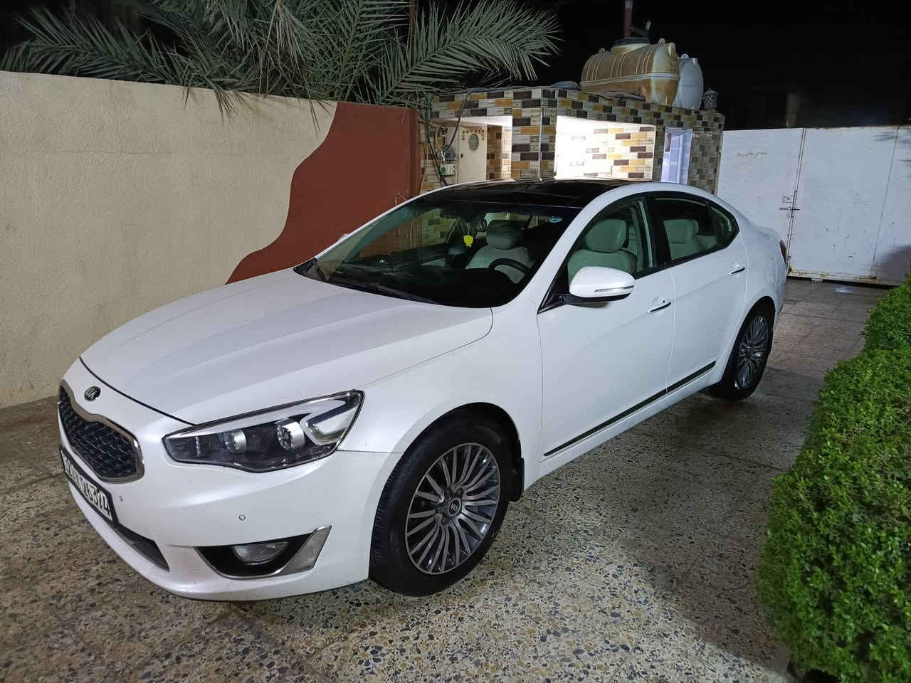 السلام عليكم  للبيع كيا كادنزه اللون ابيض رقم اربيل الدولي  بأسمي  هزه جديده وتحويل شوكت مايعجبك  محرك 3.5
مواصفات السياره بصمه وكشن كهرباء وبنراما وبرده خلفيه  وكشن حار بارد    شاشه اندرويد   تبريد وتدفئه مضبوطات  السياره عليها ادامه كامله من صدر وباتري  ومنظومه  البانزين  . السونار مرفق مع الصور  
العنوان حله .جبله .***********
السعر 148 وبيها مجال
