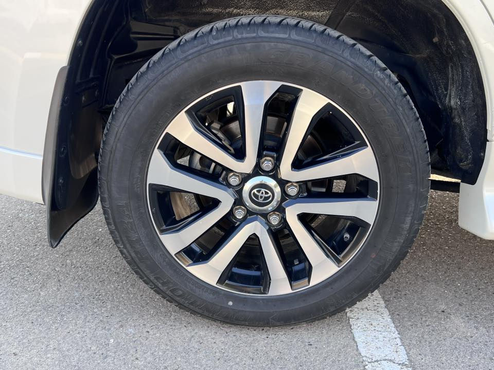 السلام عليكم

للبيع لاندكروز موديل 2019 بريم اصل  مكفول كفاله عامه  من صبغ وتبديل بس بارد بالصدوق الي مأشر عليه السياره جديدة بمعنى كلمة اللون ابيض صدفي رقم بغداد بسمي 

محرك 4000

V6

فول موصفات 1/1

بصمه تشغيل 

5 بصمه أبواب لمس 

تشغيل عن بعد 

فتحه سلايت

كشنات ثنين كهرباء 

كشنات جلد 

8ايرباك 

زراكات 

مري شفط 

DVD

مطفايه حريق 

جنطه شفط 

عداد لكزز 

ثلاث قطع تبريد 

حساس امامي 

حساس خلفي  

وباقي موصفات البريم معروفه 

ماشيه 108 ألف حقيقي 

سعر السياره 53000 يعني 5شدات 30  ورقه 

مكان سيارة بغداد
الاستفسار اتصل على الرقم

***********
