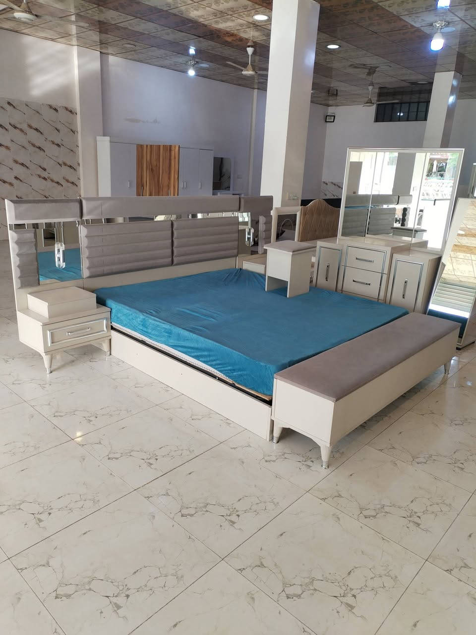 لبييع وشراء الاثاث المنزلي جديد ومستعمل وغرف التركي للستفسار ***********
