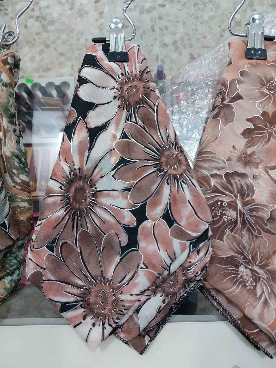 ✨ وصلتنا ربطة جديدة ✨

ربطة بخامة قطنية خفيفة 🌿باردة على الرأس ومريحة جداً باللبس 👌قماش لطيف وناعم مناسب للاستخدام اليومي والعمل والخروج 💫

🎨 متوفرة بعدة ألوان جميلة تناسب كل الأذواق💰 بسعر مناسب جداً للجميع

📍 العنوان: بابل – الحلة – البكرلي الفرع المجاور لمدرسة بردى

📲 للحجز والاستفسار واتساب:***********

✨ متوفرة الآن لدى
حجابات وكوزمتك الهادي   
أهلاً وسهلاً بزيارتكم 🌸
