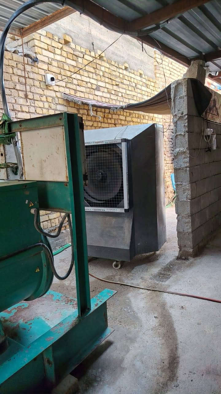 ألسلام عليكم موقع للبيع مكان حي الخطيب يحتوي على ثنين مولدات وحده 150والثانيه 300 وحده مسجله بيها حصه عدد الانبيرات 550موقع خير من الله مابي اي نقص بوردات خارج المولد عدد2 شراي يتصل ***********
