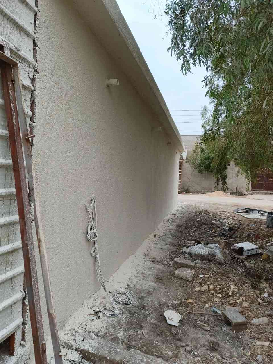 السلام عليكم ورحمة الله وبركاته خلفة لبخ اسمنت خشن أو ناعم نثر وطلس وصبغ مكاني بغداد جسر ديالى متفرغ حالياً اسعار مناسبة  رقمي بي وتساب اشتغل في جميع مناطق بغداد للاتصال *********** حياكم الله جميعا
