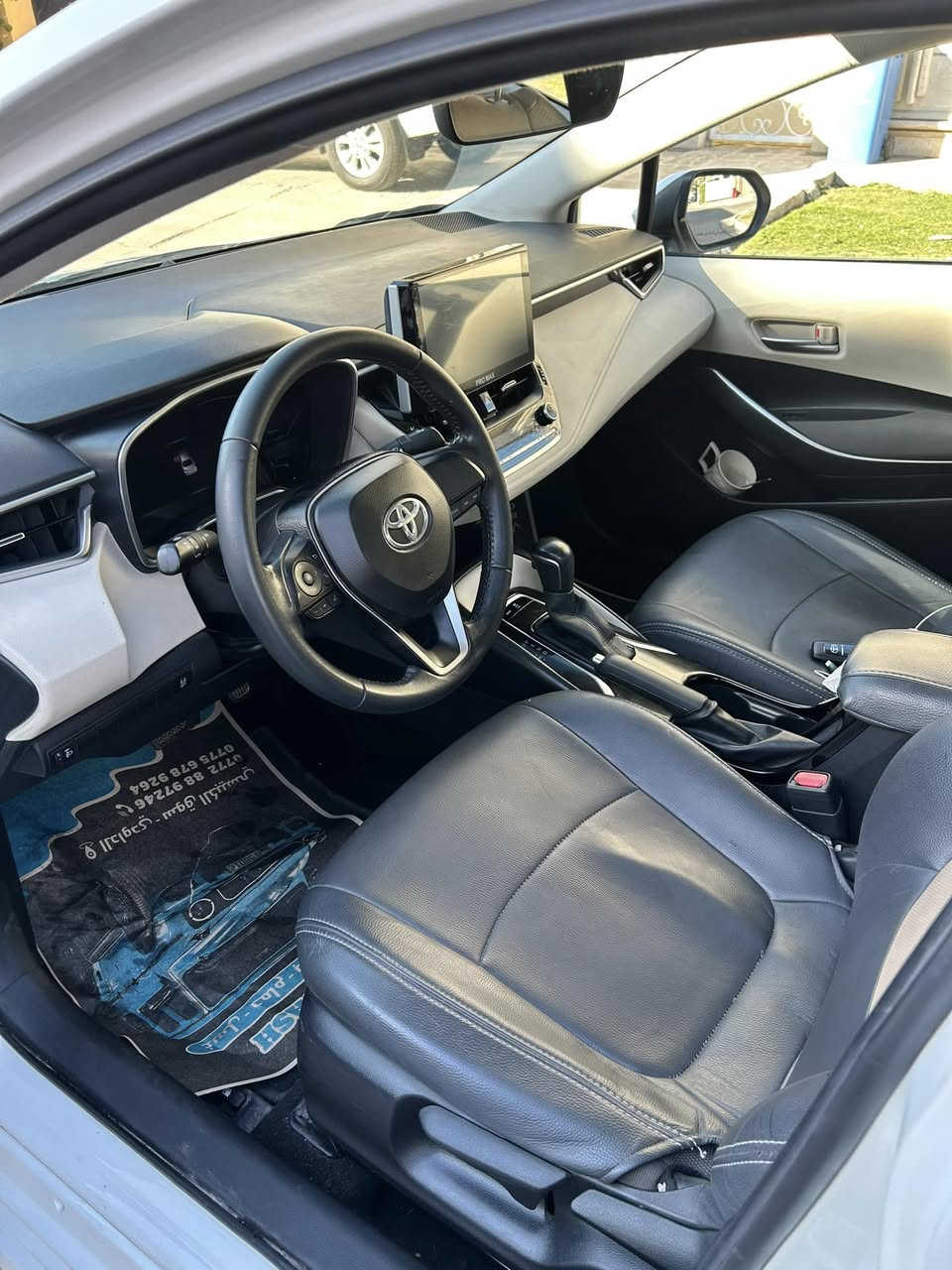 كورلا 2020 خليجي جيهان مو تجميع صيني 
 فتحه سقف سياره جديده 
محرك 1800 
ماشيه ١٢،٠٠٠ حقيقي سياره مال بيت
بيها صبغ حزام 
مابيها لا ايرباك  
 ولباقي كير ومحرك وصدر كله مكفول  وشرط عله فحص 
مكان السياره بغداد الداودي قرب شارع تانكي 
فقط اتصال ***********
