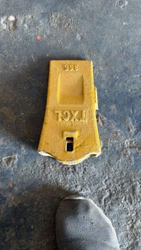 للبيع مواد حتياطيه هيتاشي التصال علأ الرقم 07711715936//07810830417