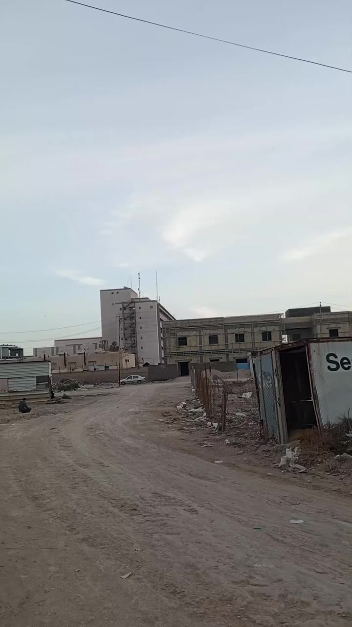 توجد قطعه ارض للبيع مساحه الف و300متر زراعي مداور اسهم خلف مستشفى الحسين التعليمي للاستفسار الاتصال على الرقم التالي ***********
