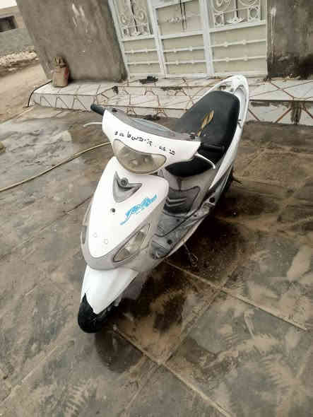 سلام عليكم دراجة مفتوحة و بيهة صوت كرنك الدراجة نضيفة كلشي ما عايزهة بس تبديل كرنك كلشي شغال سعر 300 قفل قفل لحد يجي يكلي نزلي رجأن هاذ. رقمي للتواصل *********** او راسني على صفحة
