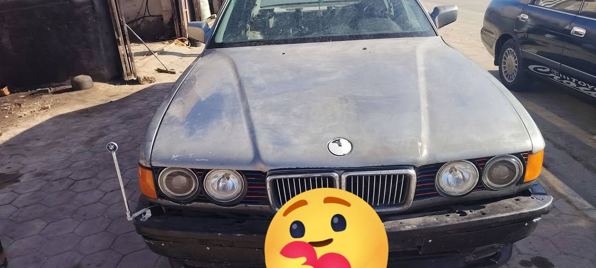 السلام عليكم بي ام 735 كشر كفاله السياره خير من الله كهربائيات كلها شغاله وضع الشركه خير من الله تخم تاير غرفتها حلوه حداديه فول مابيها اشي نقص تبريد ويا السويج الرقم واسط سنويه ما صاقطه السعر 30وبي مجال
***********
