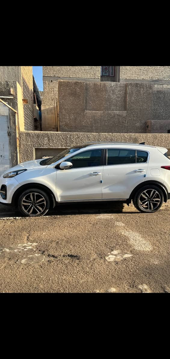 👑 للبيع كيا سبورتاج 2019 – خليجي مواصفات GT-Line
📍 رقم بغداد الإنكليزي الجديد
🚗 المحرك: 2000 CC (دوش)
📏 العداد: 82,000 كم قابل للزيادة
📝 باسمي – تحويل ثاني يوم
السيارة مكفولة (كير + مكينة + حدادية)
جاهزة من كلشي وما تحتاج أي صرف
⭐ المواصفات الكاملة:
بصمة تشغيل ودخول
بانوراما
حساسات أمامية وخلفية
تبريد قطعتين
شاشة كبيرة
شاحن هاتف وايرلس
هاند بريك بصمة
3 أنظمة قيادة
نظام نزول منحدرات
صندوق كهرباء
مرآة وسطية تعتيم ذاتي
نافيكيشن
أوتو هولد
كاميرا خلفية دوّارة
كشنات كهرباء
نظام ترحيب عند الاقتراب
مرايات شفط أوتو
تحكم ستيرن جهتين
إنارة داخلية LED كاملة
5 ويل كب
يوجد حادث أمامي سابق
(بنيد مبدل + جاملغ بارد ومكحل)
ضربة خفيفة ببداية اللغد الأيمن (الخشم)
راجعة بلادية وباحتراف
💰 السعر: 172$
💬 قابل للتفاوض البسيط
📍 العنوان: بغداد – المشتل
📞 للاستفسار: ***********
