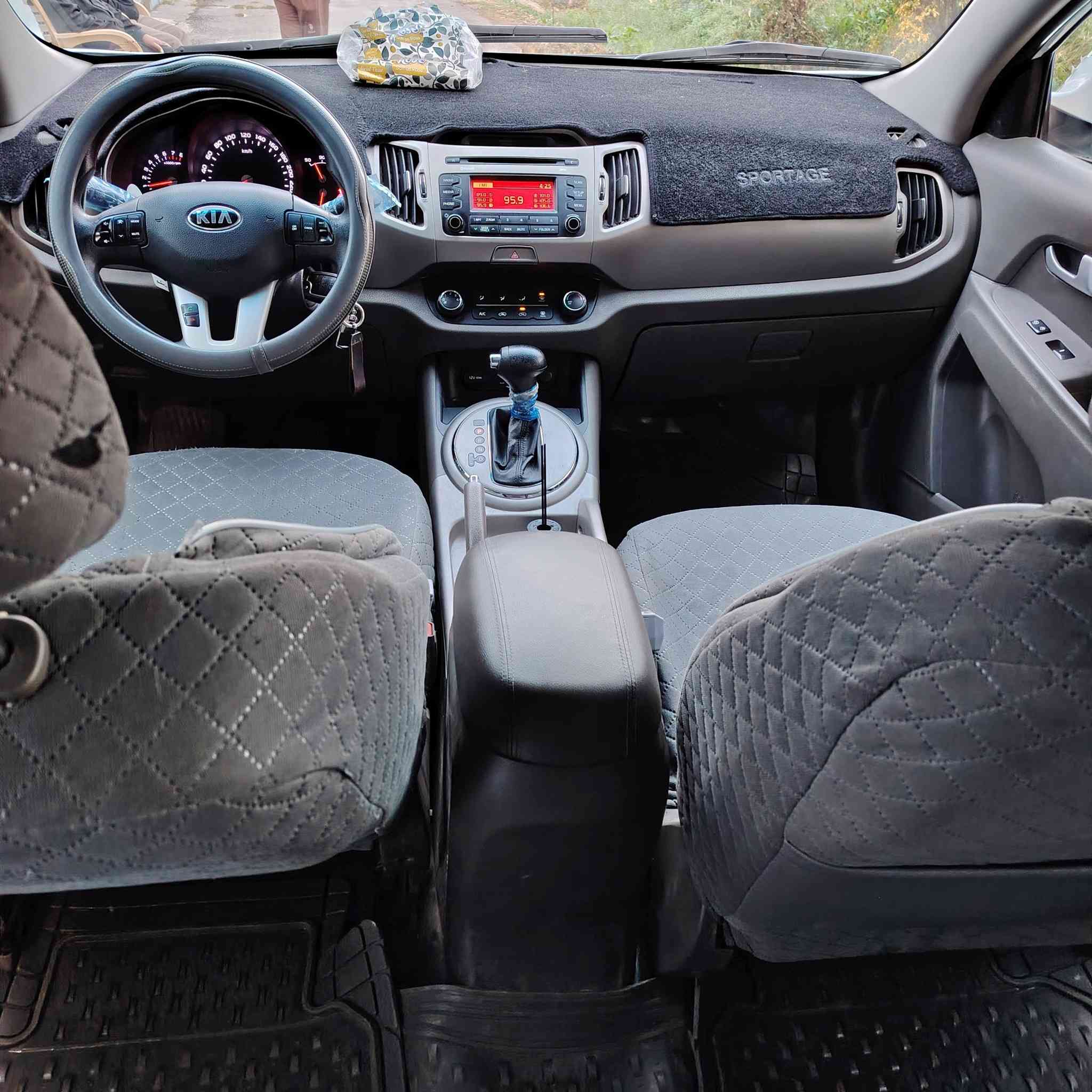 السلام عليكم
سبورتج خليجي موديل ٢٠١٦  محرك ٢٠٠٠ دوش المرغوب ماشيه 98000km رقم سليمانيه الضرر مرفق بل منشور السعر ب163وبيهه مجال المكان ديالى دلي عباس للاتصال ***********
***********
